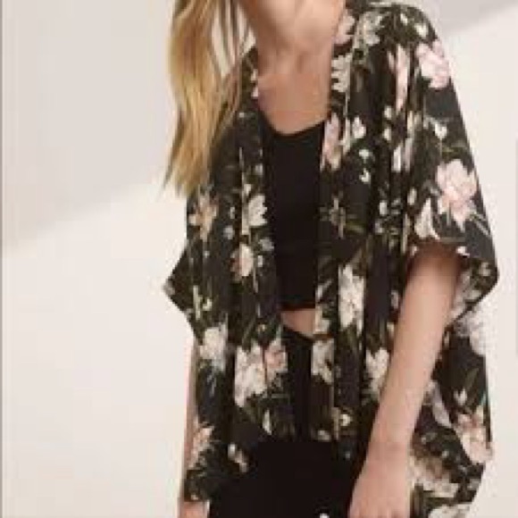 ARITZIA TALULA Cosima Floral Kimono Open Cape Oversized Cardigan Black XXS/XS - Picture 6 of 16